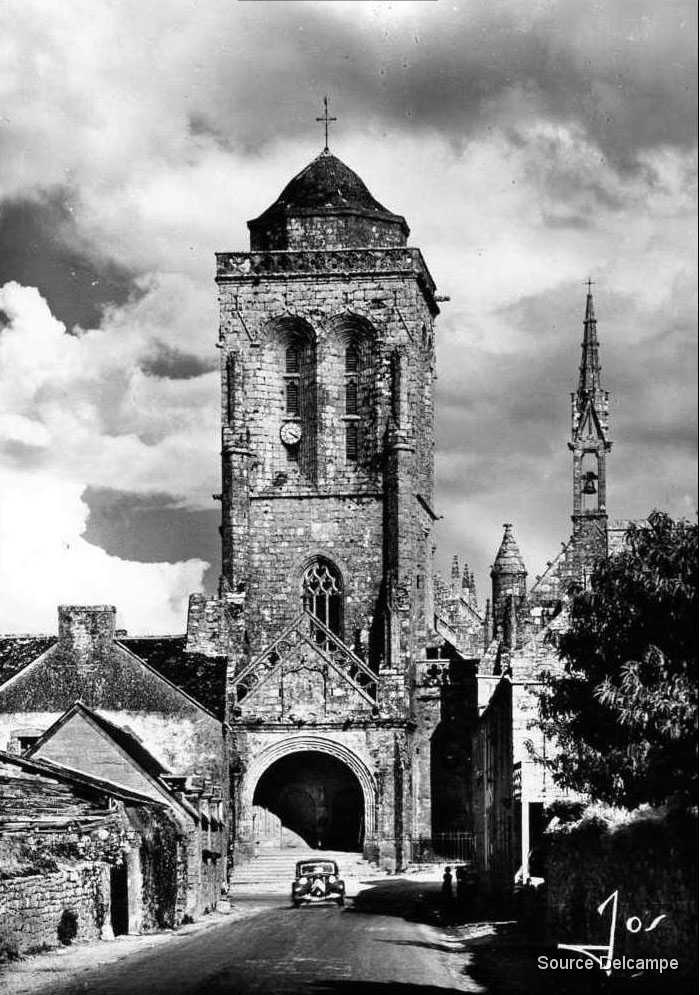29 Locronan L Eglise du XVe.jpg